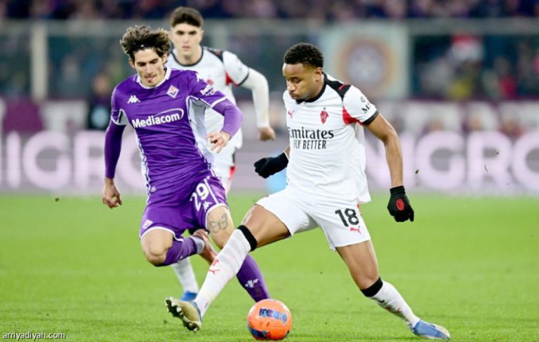 ميلان يتعثر مجددًا بانتزاع التعادل ويخسر فرصة ملاحقة إنتر في صدارة الدوري الإيطالي