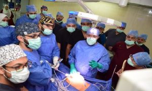 نجاح إجراء أول جراحة متطورة باستخدام المناظير لاستئصال أورام المريء في مستشفيات سوهاج الجامعية