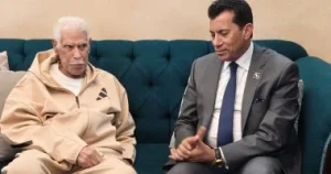 وزير الرياضة وحسن شحاتة يعززان حماس لاعبي منتخب مصر قبل مواجهة السنغال الحاسمة